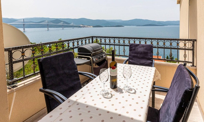 Komarna Apartment | Amazing apartment in Komarna with WiFi