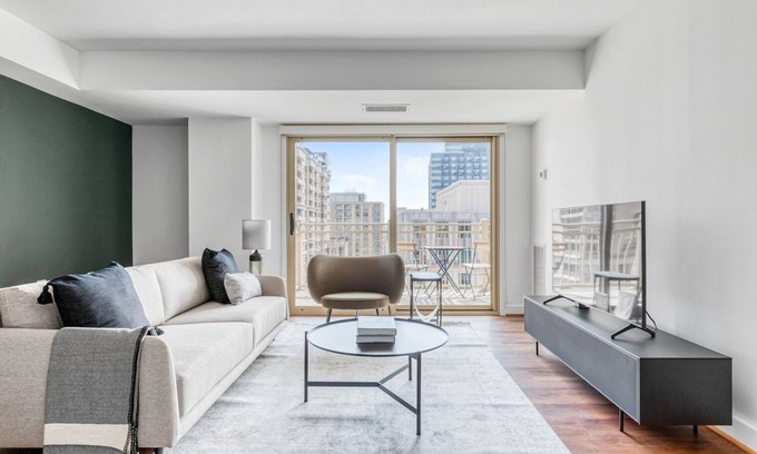 Ballston Apartment | Amazing Ballston 1BR w/Concierge, W/D & Pool, near Metro, by Blueground