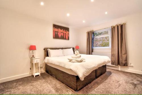 Heybridge House | Amazing Beautiful King Size Bedroom 1 - Heybridge Maldon