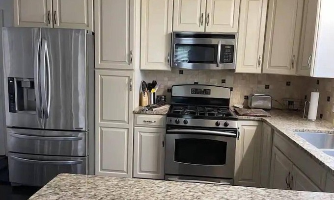Rochester House | Amazing Brighton location! King Bed! Close to U of R.