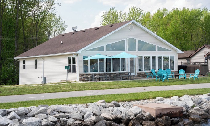Millersport House | Amazing Buckeye Lake Getaway! Premium Location!