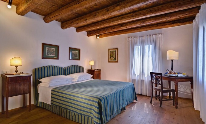 Rovolon Villa | Amazing country Villa with pool surrounded by venetian hills (14 sleeps)