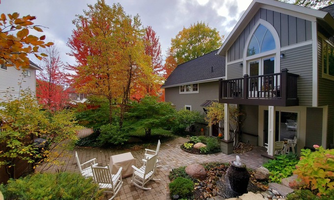 Harbor Springs Cottage | Amazing Carriage House & Yard w/Private (heated) GARAGE in the HEART of TOWN!