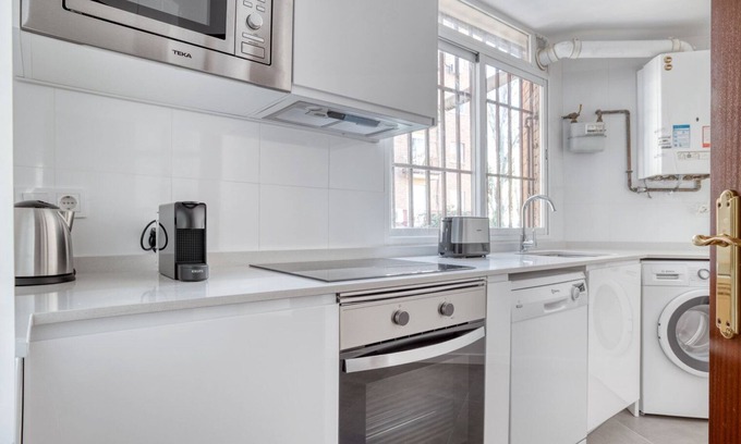 Hispanoamerica Apartment | Amazing Chamartín 3BR, near Real Madrid Stadium, by Blueground