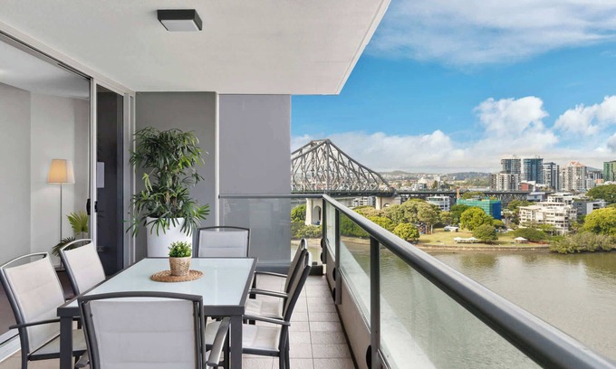 Brisbane Central Business District Apartment | Amazing City & River Views|Large Family Apartment