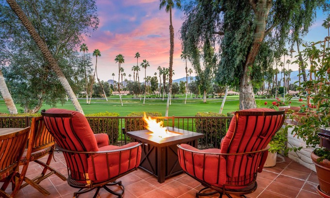 Palm Desert Condo | AMAZING CONDO ON GOLF COURSE w/golf privileges on private course w/golf cart!