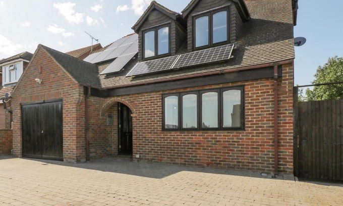 Sheerness House | Amazing Cottage