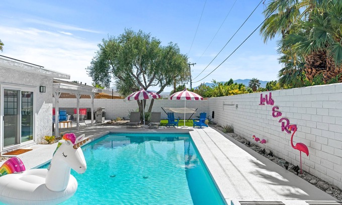 Desert Park Estates House | Amazing dog-friendly home with enclosed yard, firepit, pool, & washer/dryer