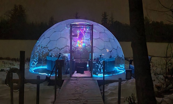 Interlochen House | Amazing Dome! Panoramic Barrel Sauna! Hot Tub! Sleeps 6 Pet Friendly, Fire Place