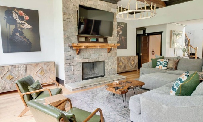 Appling House | Amazing Estate right on the lake, 2 homes, sleeps 28. Arcade room, private dock
