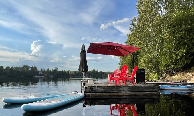 Dunchurch Cottage | Amazing Family Cottage on 350 ft private waterfront