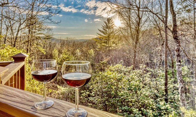 Blue Ridge House | Amazing Foliage Views + Mountain View + Hot Tub + Fire Pit + Wrap-around Deck