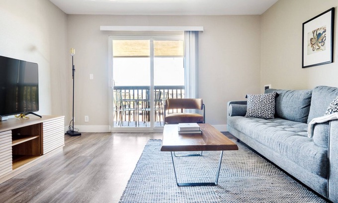 Foster City Apartment | Amazing Foster City 2BR w/Gym, Pool, W/D, near highways, by Blueground