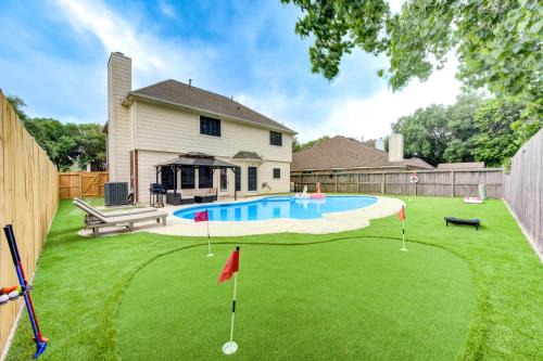 Katy House | Amazing Getaway Home - 4 Bedrooms 2,5 Baths - West Houston, Katy, Richmond - Huge Pool, Mini-Golf, PingPong, Billards, BBQ, Katy Asian Town, Typhoon Waterpark, King Bed