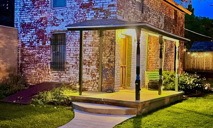 Raton Apartment | Amazing Historic 1800s Carriage House