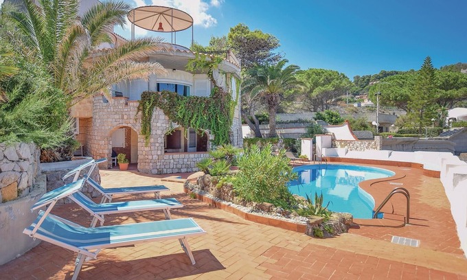 Altavilla Milicia House | Amazing home in Altavilla Milicia PA