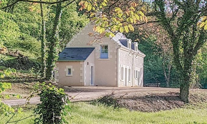 Cravant-les-Coteaux House | Amazing home in Cravant les Côteaux