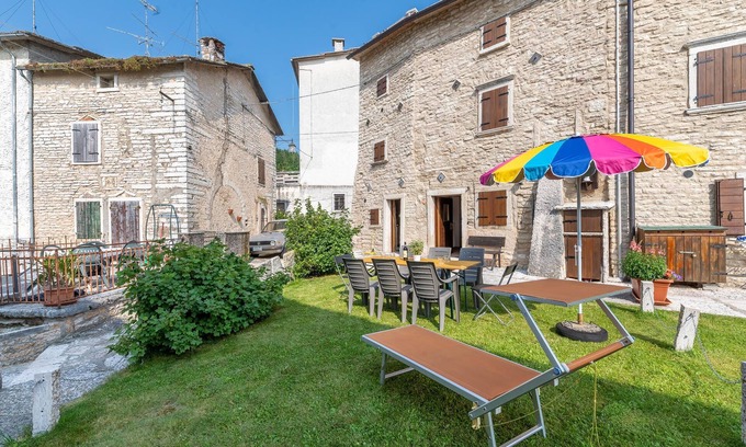 Sant'Anna d'Alfaedo House | Amazing home in Sant'Anna d'Alfaedo