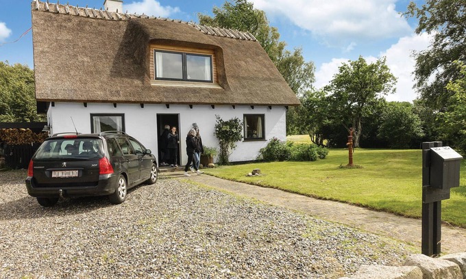 Vindebæk House | Amazing home in Askeby with kitchen