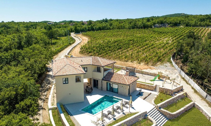 Bartici House | Amazing home in Bartici with WiFi