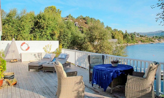 Fitjar House | Amazing home in Fitjar with WiFi