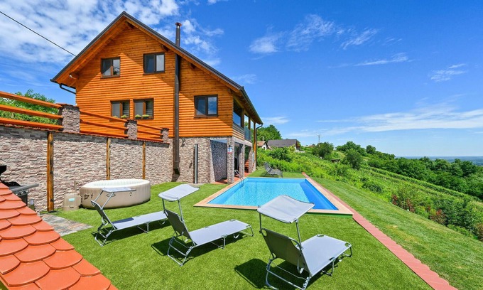 Grabrovnik House | Amazing home in Grabrovnik with sauna