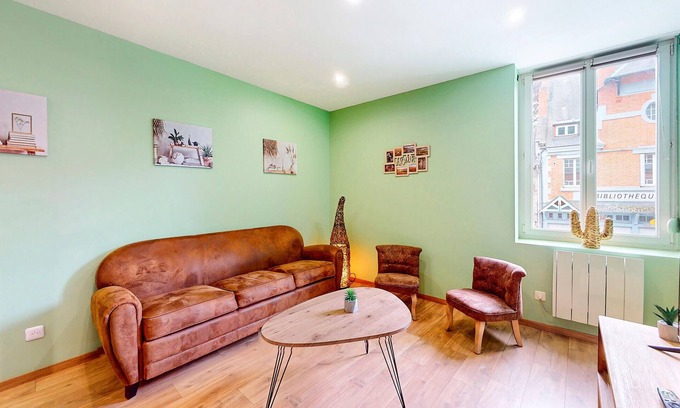 Haybes House | Amazing home in Haybes with WiFi