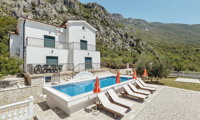 Sasovici House | Amazing home in Herceg Novi with WiFi