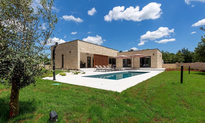 Butkovici House | Amazing home in Klarici