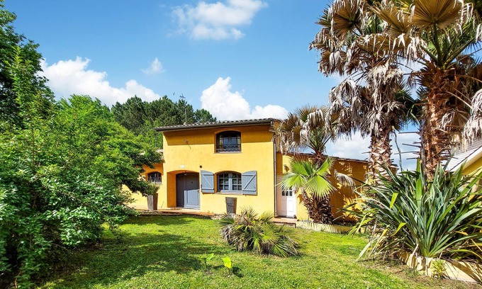 Le Temple House | Amazing home in Le Temple with kitchen