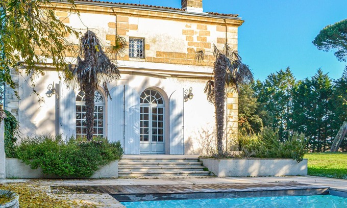 Leognan House | Amazing home in Léognan with sauna