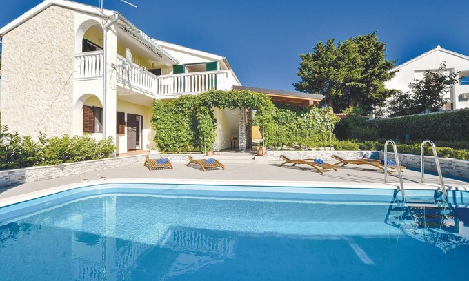 Murter House | Amazing home in Murter with WiFi