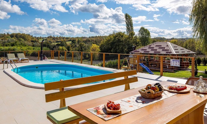 Petrinja House | Amazing home in Petrinja with Wi-Fi