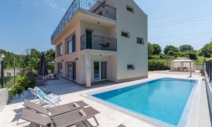 Mugeba House | Amazing home in Porec with WiFi