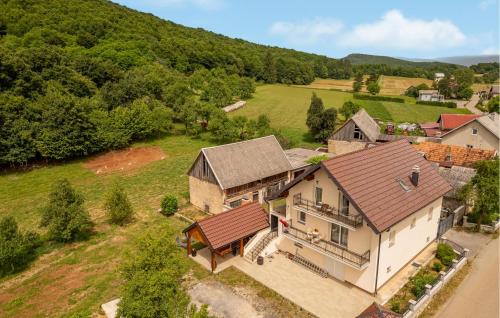 Otocac House | Amazing Home In Prozor With Kitchen