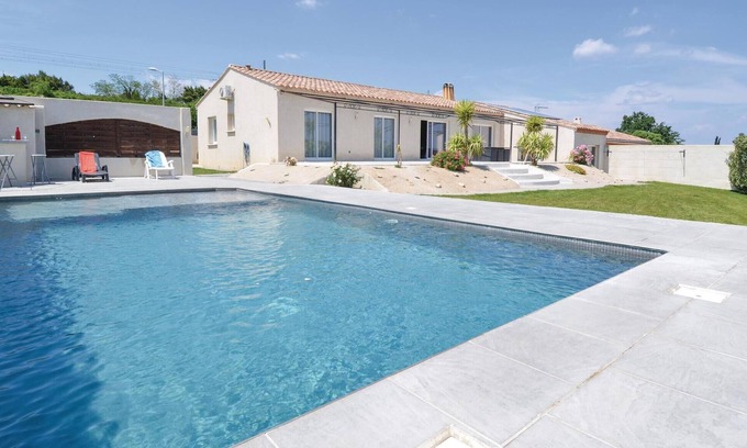 Sernhac House | Amazing home in Sernhac