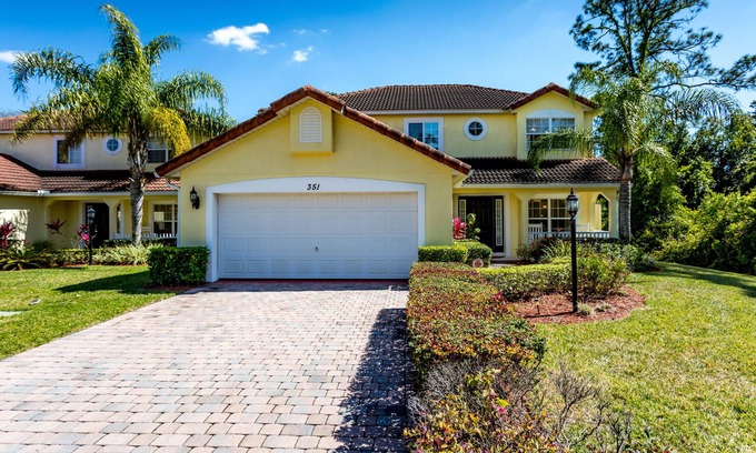 Lake Wilson Preserve House | Amazing home. South facing pool overlooking conservation and woodland
