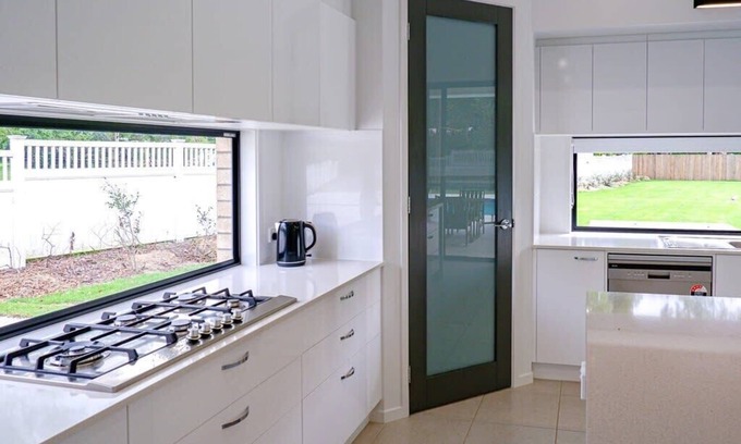 Mooloolah Valley House | Amazing House! Big Swimming Pool BBQ
