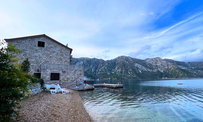 Donja Kostanjica Villa | Amazing House Near Beach in Kotor
