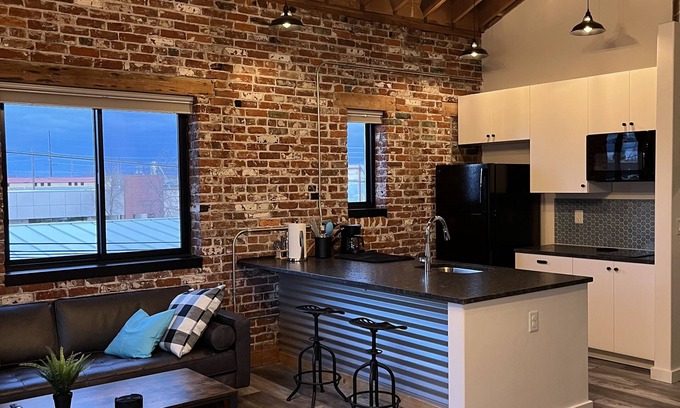 Redmond Apartment | Amazing Industrial Studio Loft Apartment in Downtown Redmond