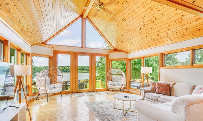 Detroit Lakes House | Amazing Lake Home w/Private Beach in heart of DL! Accommodates large groups.
