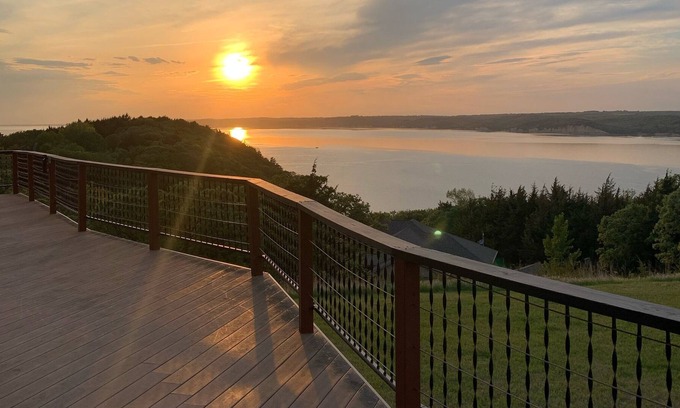 Crofton House | Amazing Lake View 6+ Bedroom Home