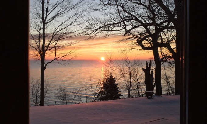 Cleveland House | Amazing Lake Views, easily accessible and close to Whistling Straits.