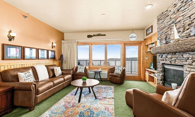 Two Harbors Apartment | Amazing Lake Views | 2BR w/King Suite | Pools