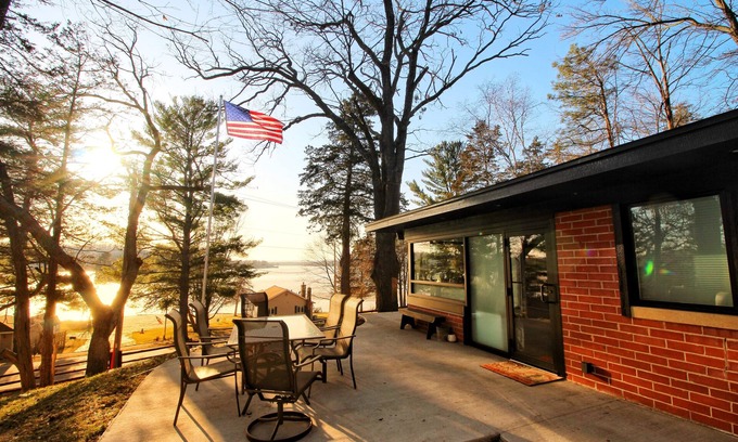 Lodi Cottage | Amazing Lake Wisconsin Views! Newly Remodeled Cottage with Modern Amenities!