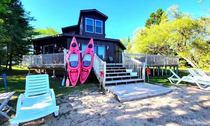 Merriweather House | Amazing Lakefront Rental with Sandy Beach