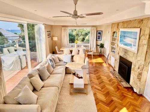 Mornington House | AMAZING location! 1 min stroll to Beach & Sea Views!