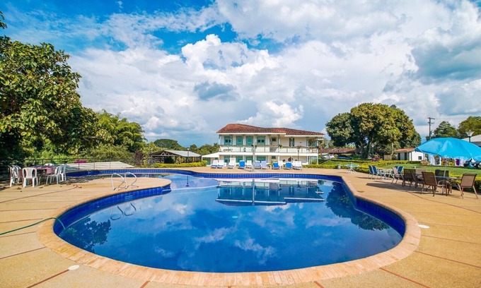 Montenegro Hotel | Amazing location/2 min from Coffe National Park/Outdoor Pool/Free WiFi & Parkgn