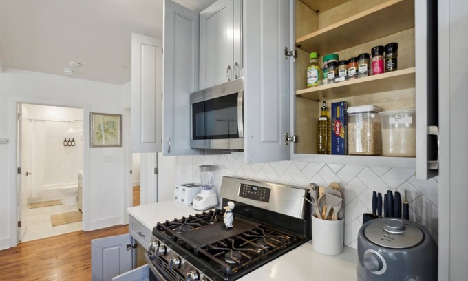 South Philadelphia Apartment | Amazing location, fully furnished with necessity.