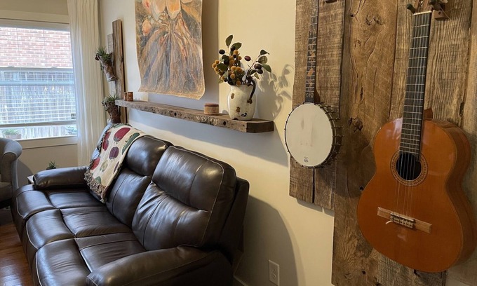 Historic Edgefield Apartment | Amazing location, home office in trendy East Nashville